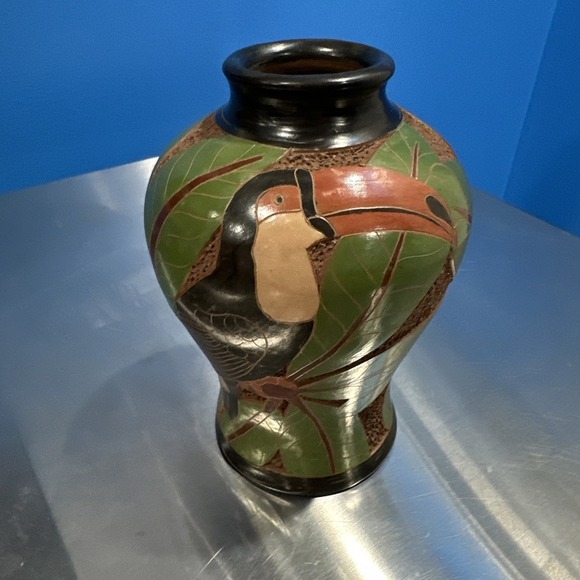 VINTAGE FOLK ART ANIMAL THEMED POTTERY VASE 6.5 Green - Picture 1 of 6